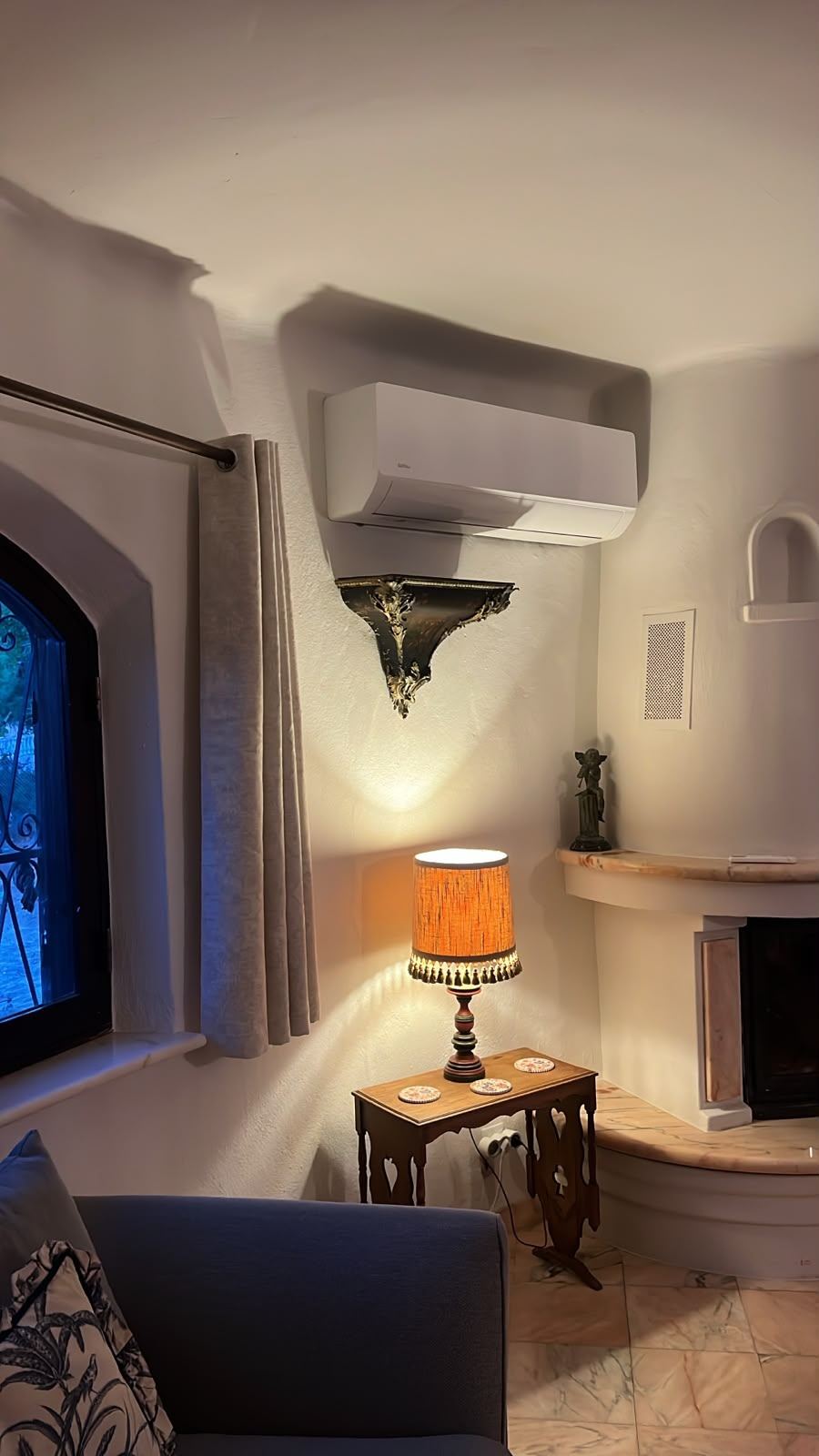 Indoor unit in a traditional living room